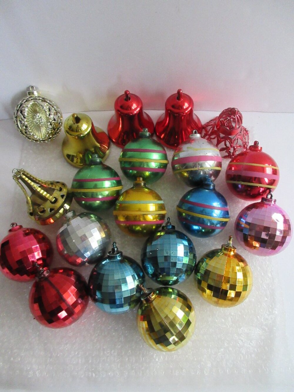 20 Bradford Unbreakable Plastic Christmas Ornaments Discoball Stripes Bells Vtg